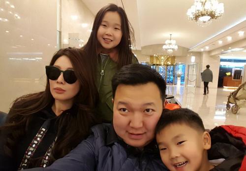 Н.Учрал гишүүн эдгэрч, эх орондоо иржээ