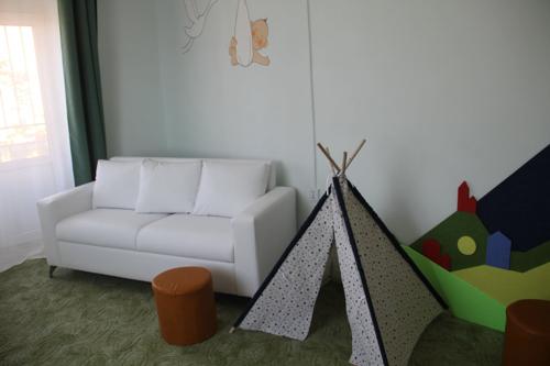 ЕРӨНХИЙ САЙД Г.ЗАНДАНШАТАР ХӨГЖЛИЙН БАНКНЫ НАЙДВАРГҮЙ ЗЭЭЛДЭГЧИДТЭЙ “СҮЛБЭЛДСЭН”