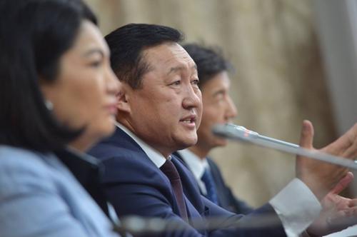 "Ордны хашаанд байгаа том машинууд бүгд гишүүдийн хувийн өмч нэг ч албаны машин байхгүй"