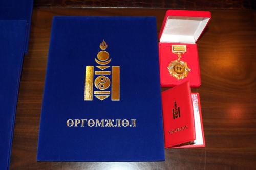 "Охин төрүүлсэн бол Дархан бэрд тооцохгүй"