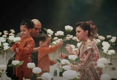 "Rokit Bay" эхнэрийнхээ хамт хүүхдүүддээ зориулсан шинэ дуу гаргажээ