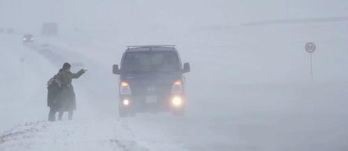 Нойтон цас орж, цасан шуурга шуурна