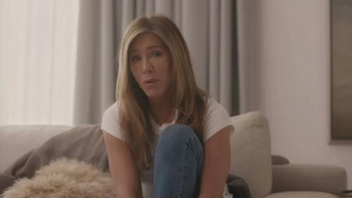 Женнифер Анистон 30 наснаасаа хойш нойргүйдлээр шаналж буйгаа хэлжээ