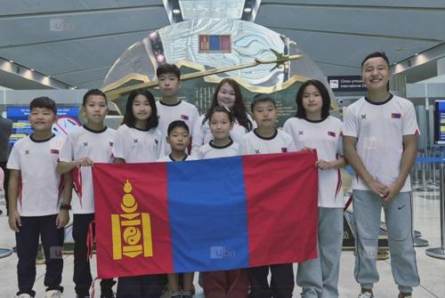 Монголын усанд сэлэлтийн өсвөрийн баг олон улсын тэмцээнд оролцохоор мордлоо